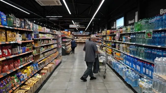 Чи стане менше продуктів і що буде з цінами: до чого готуватися українцям