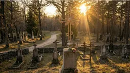 На Волині на могилі чоловіка встановили унікальний хрест з купола церкви початку XVI століття (фото)