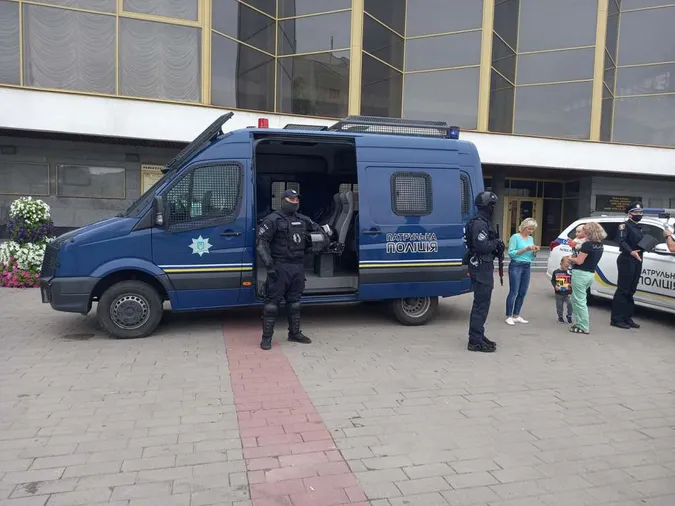 У центрі Луцька святкують День національної поліції: що можна спробувати (фото)