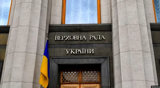 Зеленський вніс до Ради законопроєкти про продовження воєнного стану та мобілізації