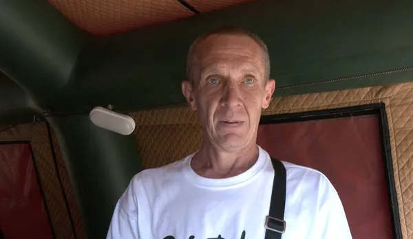 «Я сам вилазив з-під завалів»: що про атаку РФ розповідають жителі багатоповерхівки у Луцьку, куди влучили уламки дрона (відео)