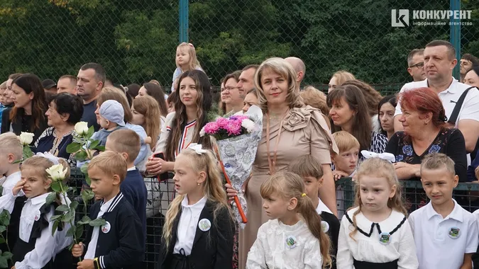 1 вересня у луцькій школі №9: як це було (фоторепортаж)