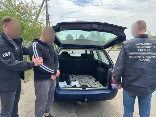 Волинські прикордонники викрили схему із ввезення авто під виглядом допомоги для ЗСУ (фото)