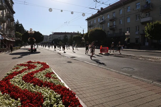 У Луцьку бігли в пам'ять про Героїв України (фото)