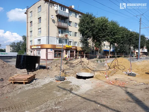 Замінюють мережі: що коїться на проспекті Волі (фото)