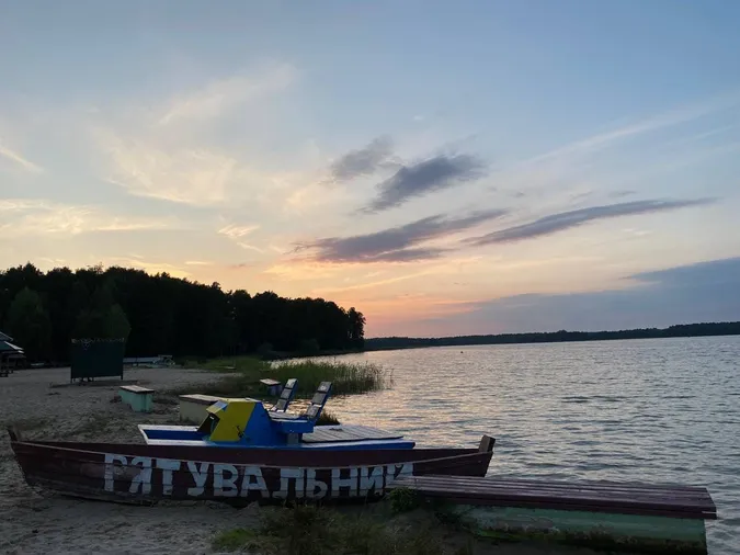 Під безкраїм блакитним небом: показали чарівні світлини з озера Світязь (фото)