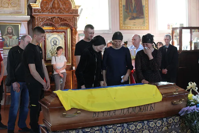 У Луцькому районі попрощалися із загиблим солдатом Василем Харчуком (фото)