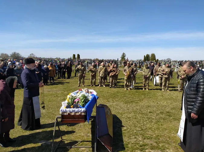 На Волині попрощалися із воїном Віктором Демчуком (фото)