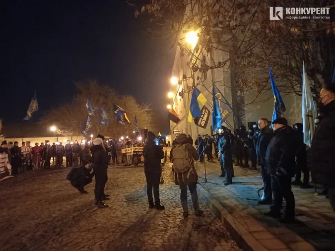 З волинкою та барабанами: у Луцьку пройшов «Марш правих традицій» (фото, відео)