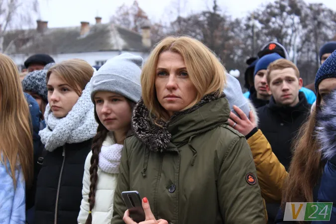 Луцьк: підняли прапор на підтримку військовополонених (фото)
