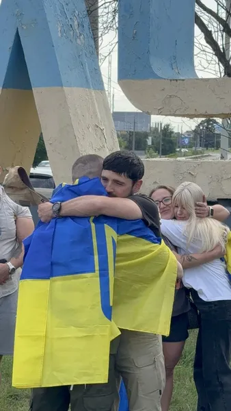 У Луцьку зустріли звільненого з полону бійця (фото)