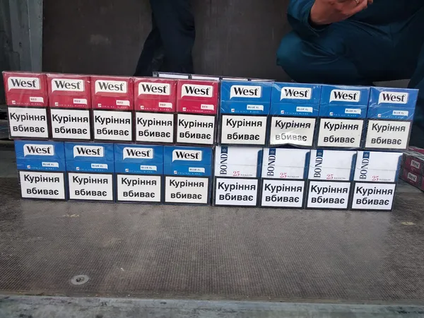 На Волині через 300 пачок сигарет водій «влетів» на півмільйона (фото, відео)