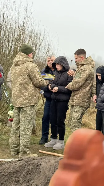 На Волині попрощалися із загиблим молодим воїном Богданом Божком (фото)