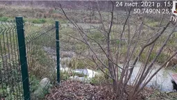 У Луцьку муніципали звільняють береги Сапалаївки від незаконних парканів (фото)