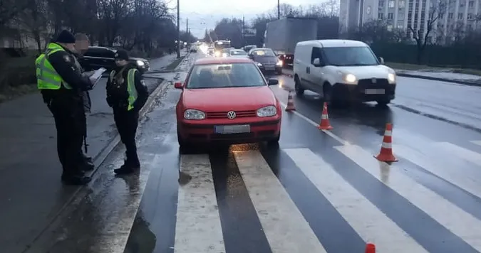 У Луцьку Volkswagen збив жінку на переході (фото, відео)