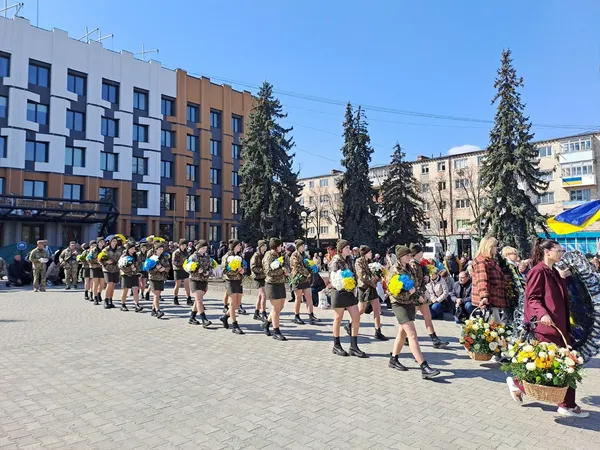 Ковель у жалобі: в останню дорогу провели захисників Бориса Нестерука та Олександра Кратюка (фото)
