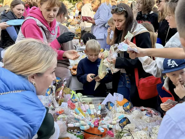 У нововолинському ліцеї діти зібрали понад 130 тисяч для ЗСУ (фото)