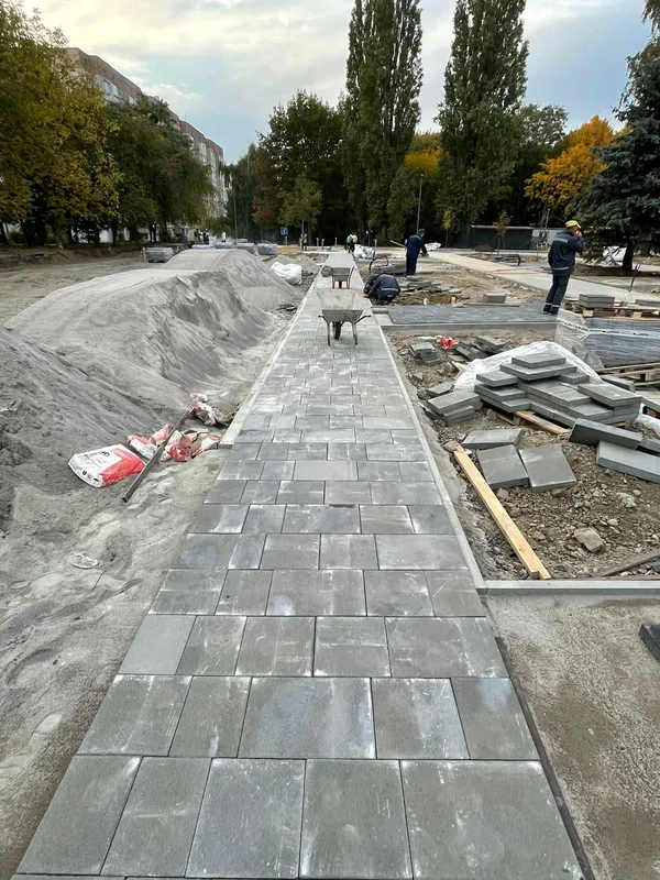 Показали, що зробили на площі перед луцьким РАЦСом (фото)