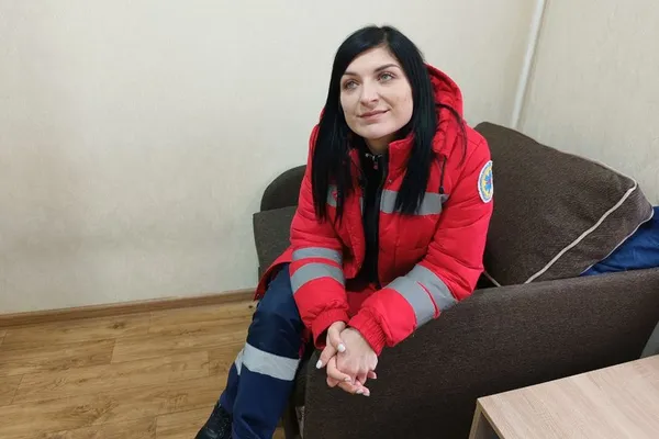 Тетяна Савчук в кімнаті очікувань.