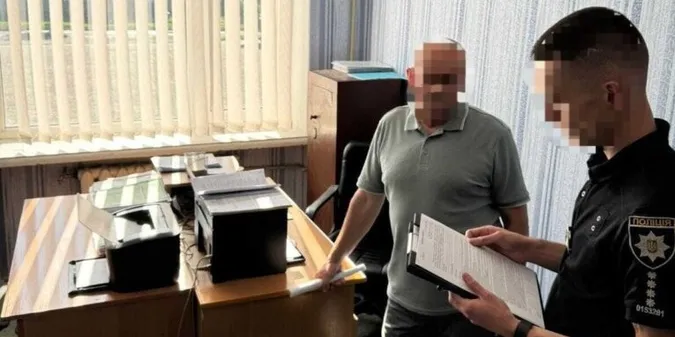На Рівненщині затримали на хабарі керівника відділу містобудування та архітектури (фото)