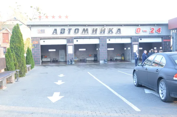 Перестрілка на автомийці у Луцьку: поліція не відкидає версію про  бандитські розбірки