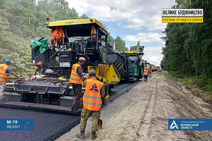 На Волині асфальтують найгіршу ділянку міжнародного автошляху (фото)