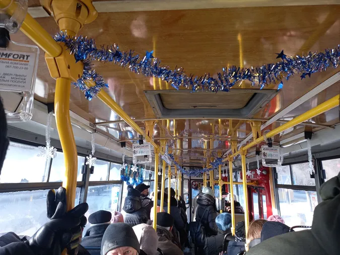 У Луцьку святково декорували тролейбуси (фото)