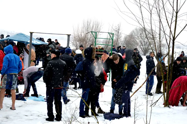 Як у Луцьку віряни занурювалися на свято Хрещення (фото)