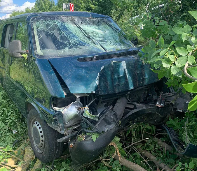 У Луцькому районі п'яний на бусі злетів у кювет (фото, відео)