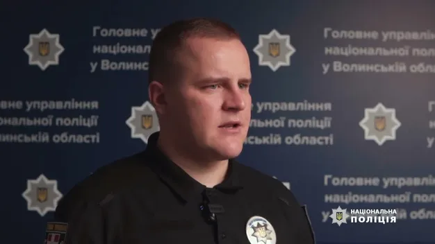 Пістолети, наркотики та димові шашки: у Луцькому районі затримали злочинну групу (фото, відео)