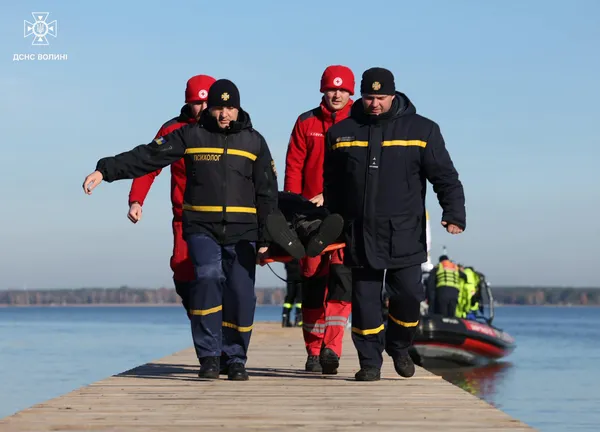 На Шацьких озерах провели масштабну евакуацію з води: що коїться (фото)