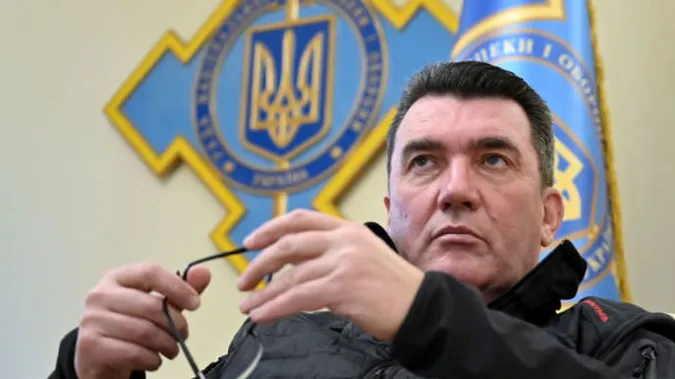 РНБО призупинила діяльність низки партій на час війни (відео)