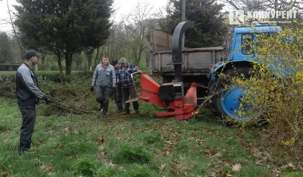 Представники топ-підприємств Волині почали прибирати луцький парк