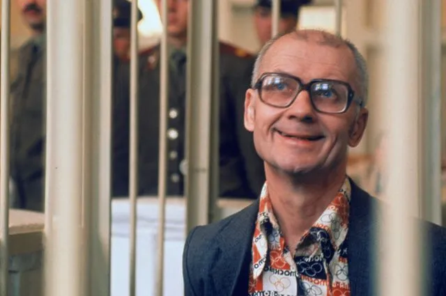 Маніяк Чикатило в суді