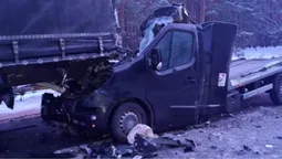 На Волині – смертельна ДТП: водій Renault Master зіткнувся з вантажівкою (відео, фото)
