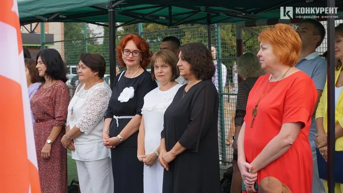 Як відзначили перший дзвоник у Луцькому ліцеї №9 (фото)