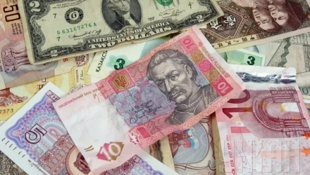 Мінфін хоче скасувати пенсійний збір з купівлі валюти