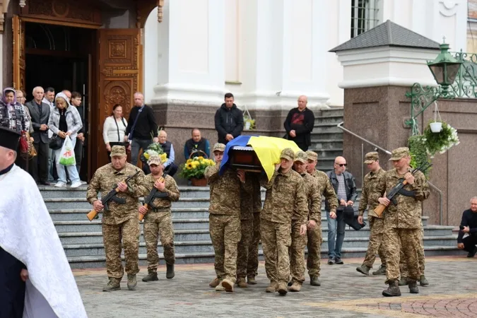 У Луцьку попрощались із Героєм Михайлом Слутяком (фото)