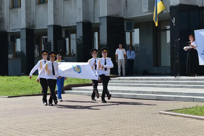 Олімпіада-2020: у Луцьку підняли прапор олімпійського комітету (фото)