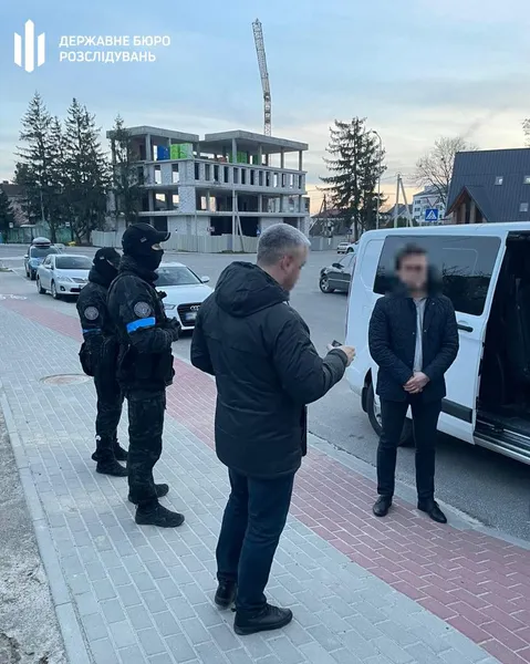 Автобус для військових: на Львівщині посадовець вимагав 100 тисяч у волонтера (фото, відео)