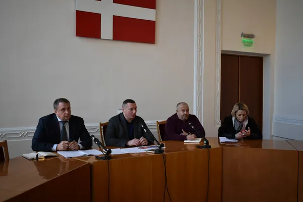 Голова ОДА доручив знищити на Волині цигарки і зняти це на відео