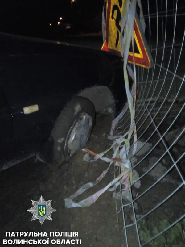 У Луцьку п'яний водій в'їхав у припарковане авто (фото)