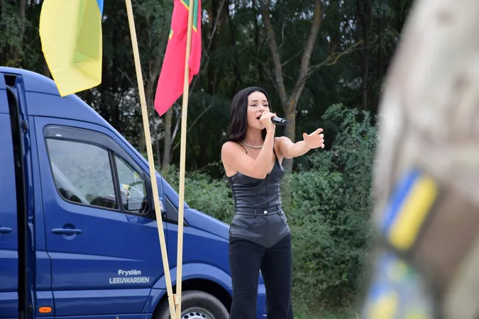 Відомі співачки «перезавантажили» волинських прикордонників (фото)