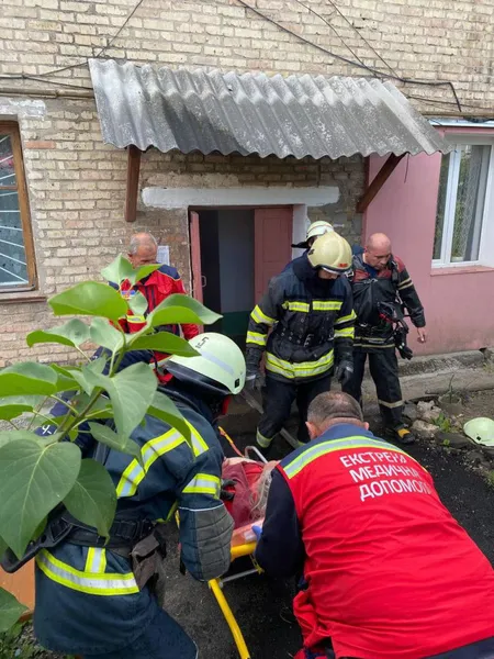 Підгоріла їжа: в Нововолинську через задимлення ледь не загинула жінка (фото, відео)