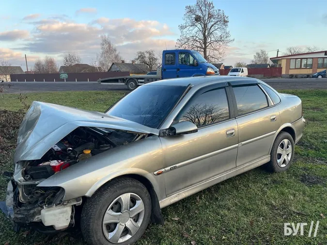 Водійку забрала «швидка»: під Володимиром зіткнулися Opel та Skoda (фото)