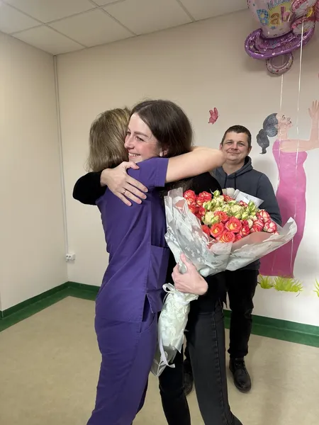 👩‍🍼 Народилися вагою 550 і 770 грамів: у Луцьку виписали двох «поспішайок» (фото)