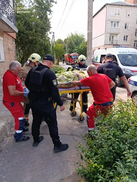 У Нововолинську старенька бабуся довго не виходила на зв'язок: як її рятували