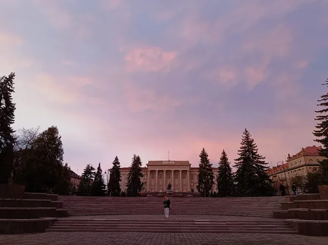 Фантастичний захід сонця після дощу в Луцьку (фото)