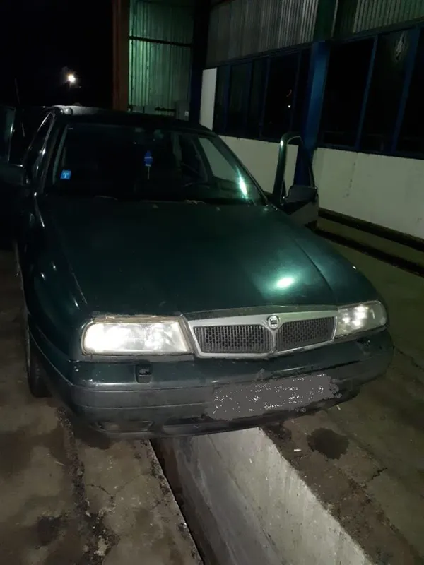 У «Домановому» у білоруса конфіскували цигарки і автомобіль (фото)
