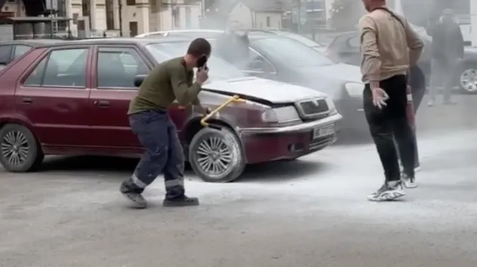 У Луцьку біля вокзалу загорілося авто (відео)